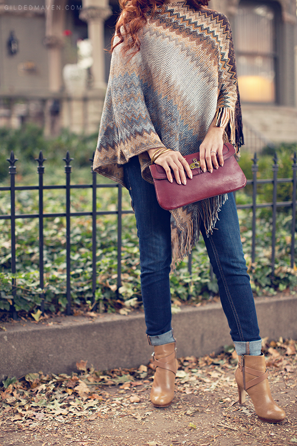 <3 Fall Fashion  - Cozy Zig Zag Poncho on gildedmaven.com