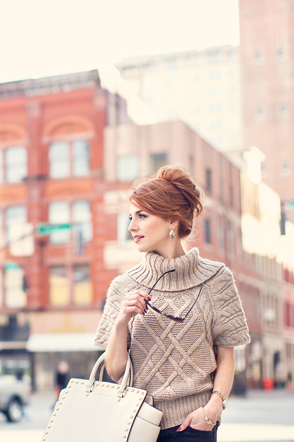 LOVE this look on GildedMaven.com! Knits, ripped jeans & nude pumps. 