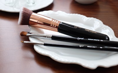 USE THIS TRICK TO GET MAKEUP BRUSHES SUPER CLEAN
